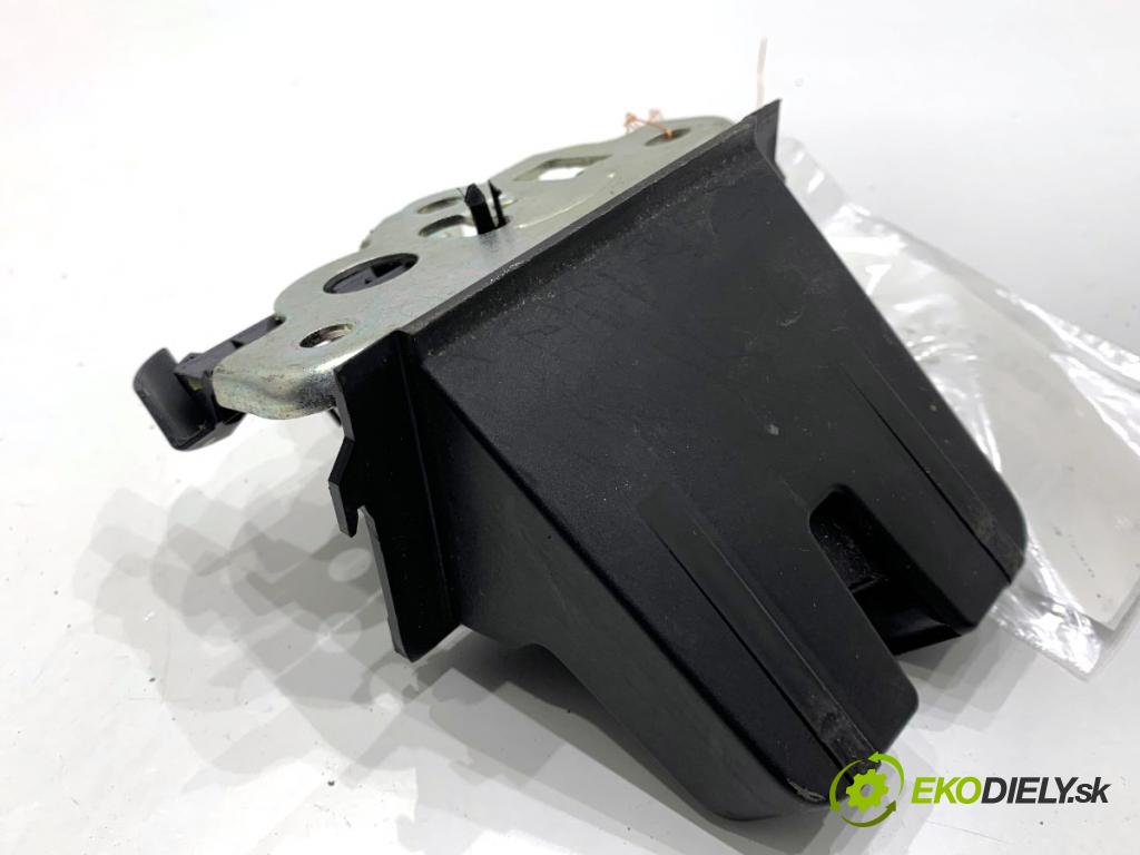 SKODA SUPERB II Kombi 2010 125 kW 2.0 TDI 1968 zámok dverí zad 3T9827520