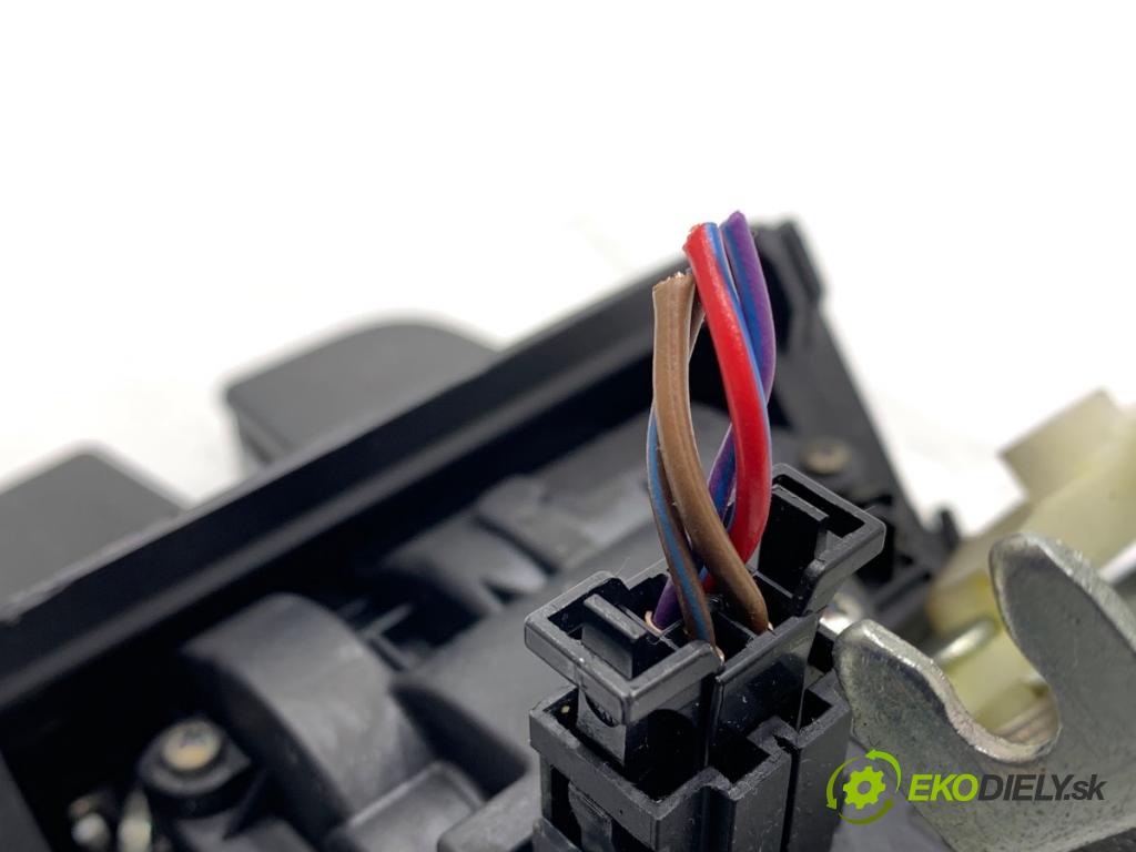 SKODA SUPERB II Kombi 2010 125 kW 2.0 TDI 1968 zámok dverí zad 3T9827520