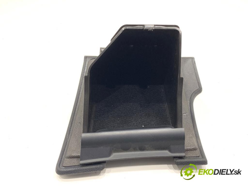 SKODA SUPERB II Kombi 2010 125 kW 2.0 TDI 1968 Priehradka, kastlík volantu 3T1857921