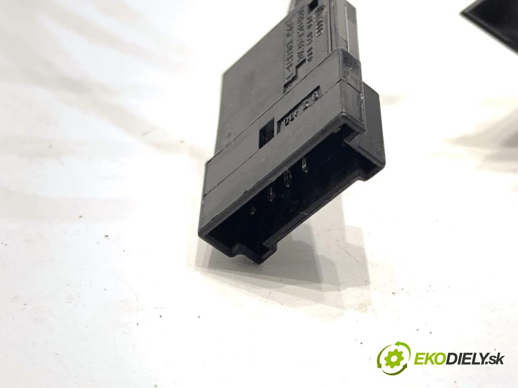 SKODA SUPERB II Kombi 2010 125 kW 2.0 TDI 1968 SPÍNAČE: volantu 3T0959538D