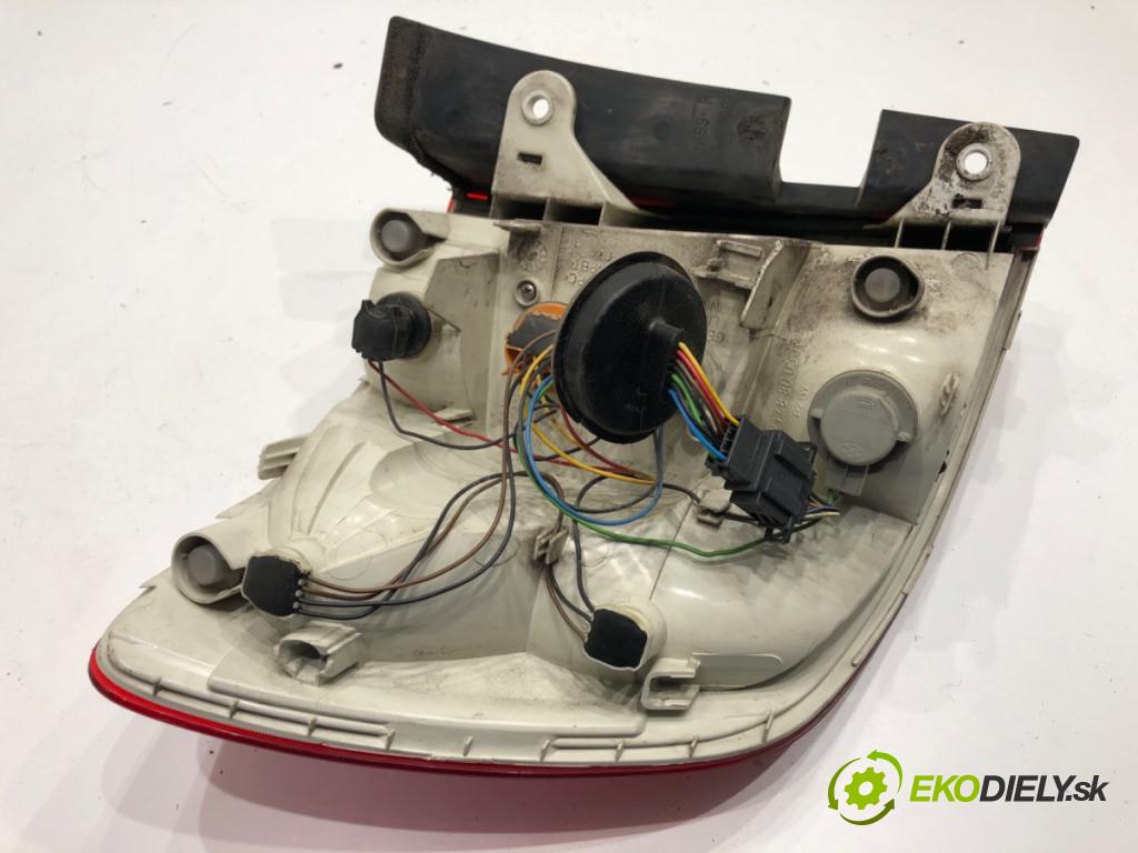 SKODA SUPERB II Kombi 2010 125 kW 2.0 TDI 1968 Svetlo pravy zad 3T9945096R