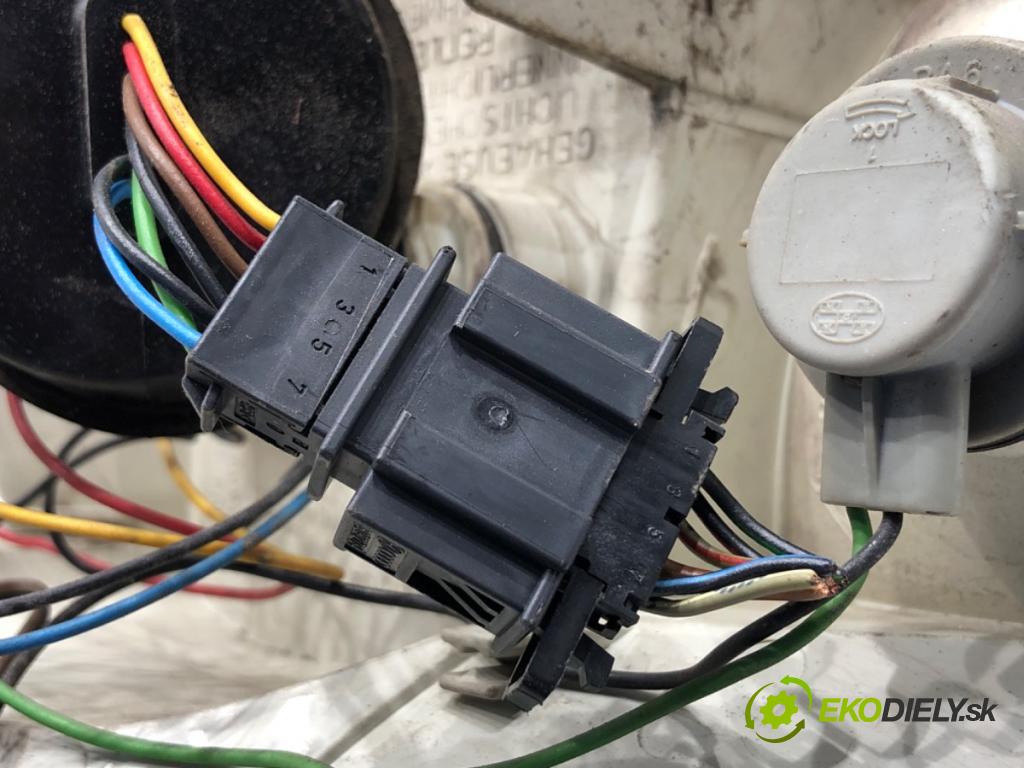 SKODA SUPERB II Kombi 2010 125 kW 2.0 TDI 1968 Svetlo pravy zad 3T9945096R