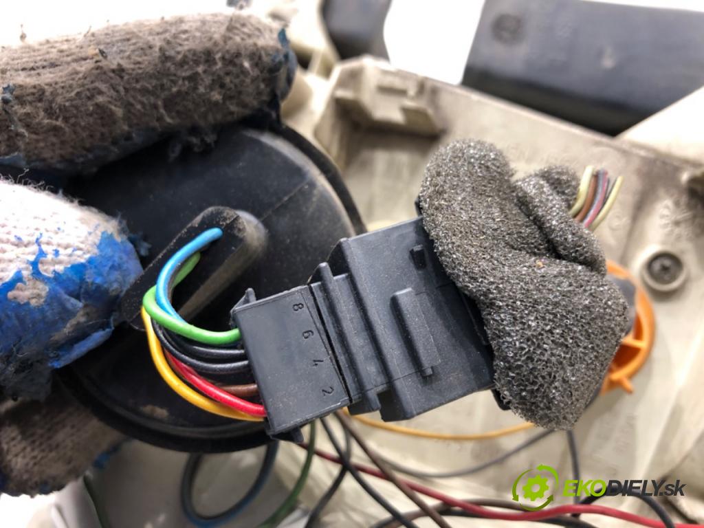 SKODA SUPERB II Kombi 2010 125 kW 2.0 TDI 1968 Svetlo ľavy zad 3T9945095L