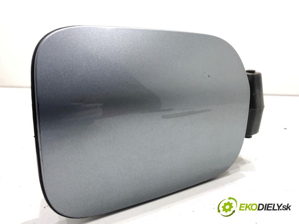 SKODA SUPERB II Kombi 2010 125 kW 2.0 TDI 1968 dvířka nádrže paliva  (Klika dveří ostatní)