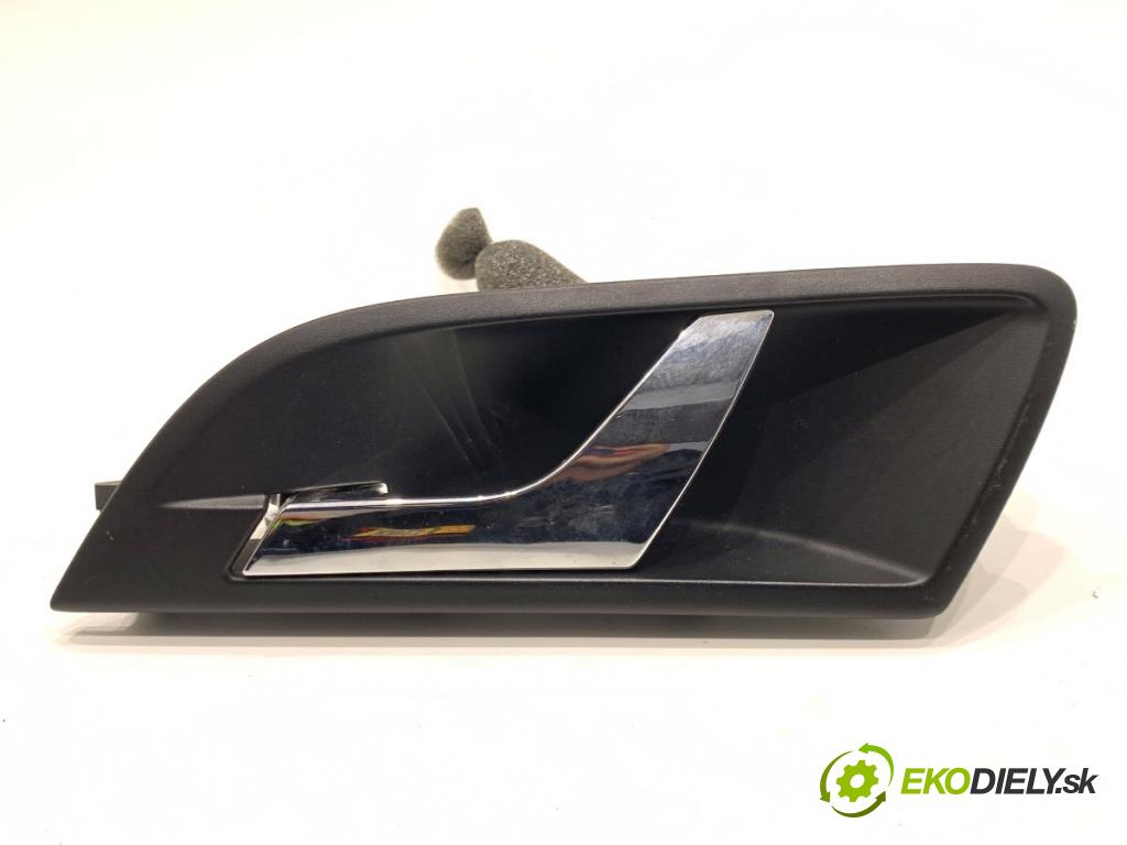 SKODA SUPERB II Kombi 2010 125 kW 2.0 TDI 1968 klika vnitřní levý zadní část 3T0839247