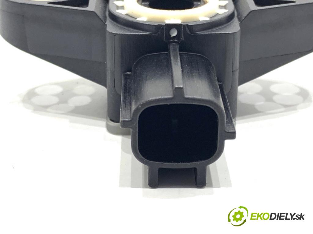 SKODA SUPERB II Kombi 2010 125 kW 2.0 TDI 1968 Snímač nárazu 5N0959354 (Snímač nárazu)