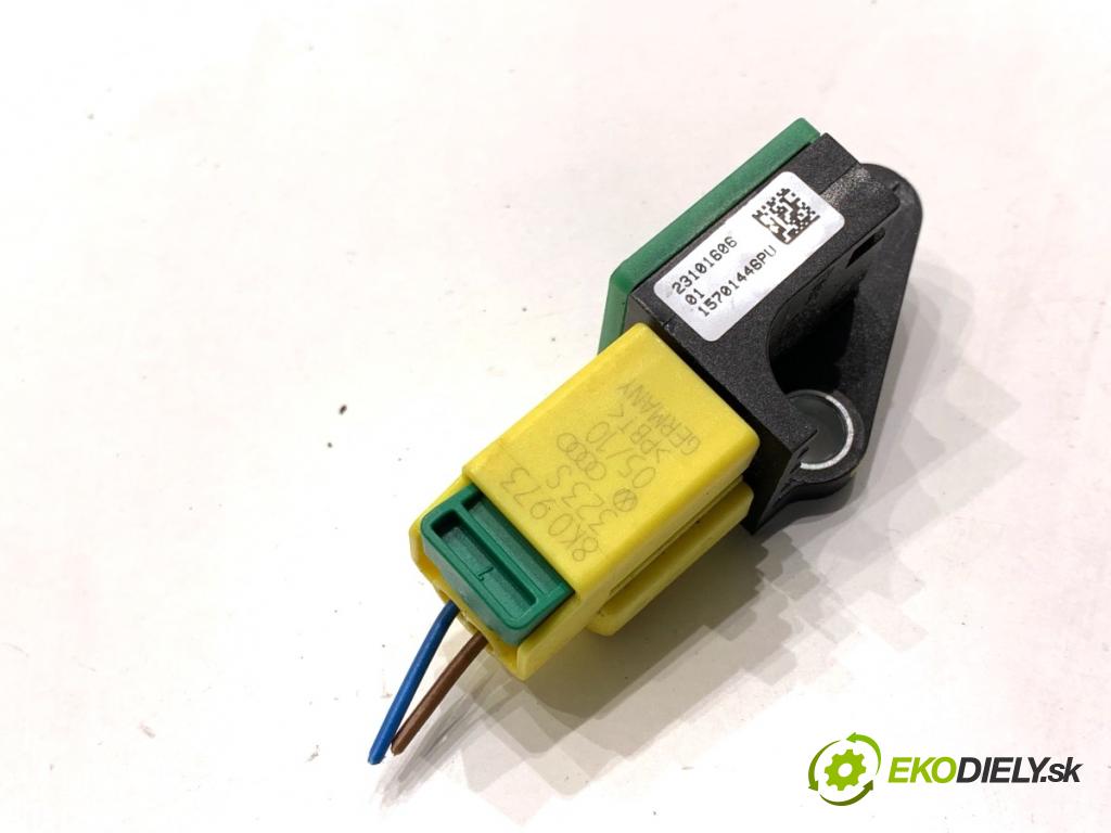 SKODA SUPERB II Kombi 2010 125 kW 2.0 TDI 1968 Snímač nárazu 8K0973323S (Snímač nárazu)