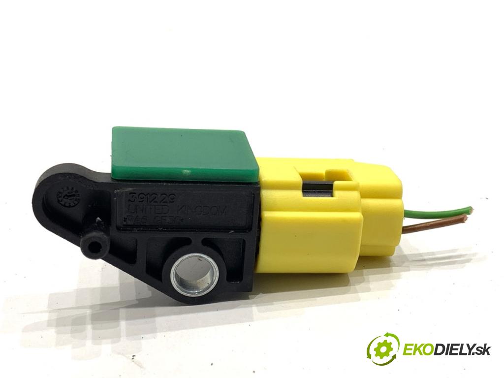 SKODA SUPERB II Kombi 2010 125 kW 2.0 TDI 1968 snímač nárazu 8K0973323S (Snímač nárazu)