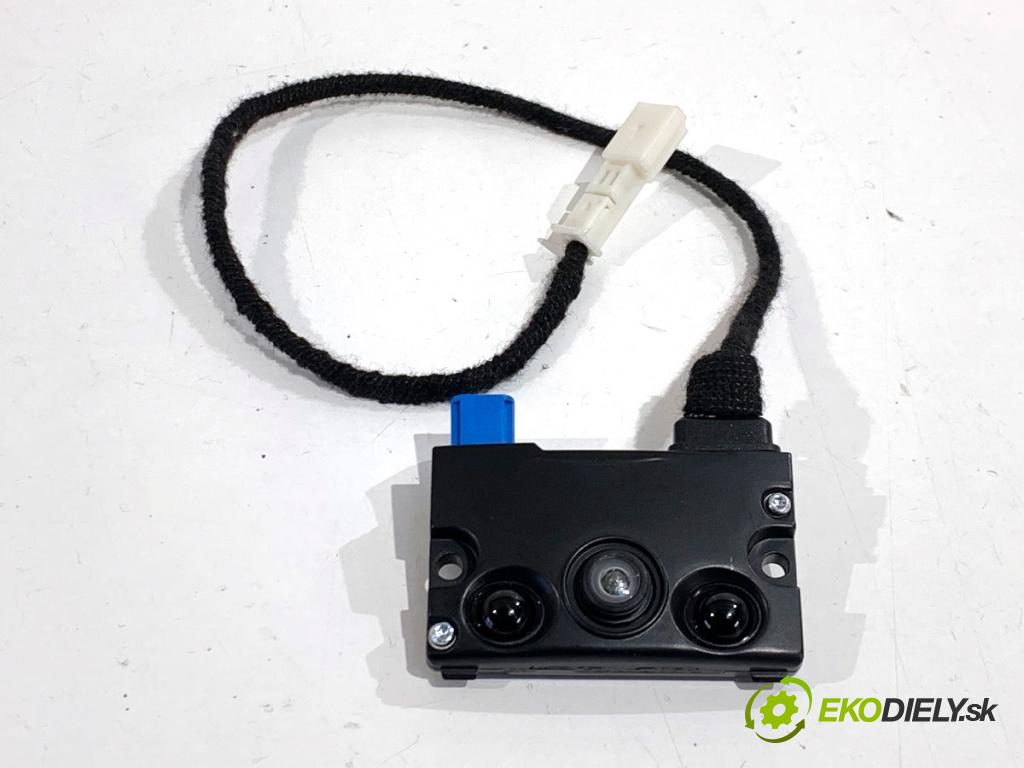 TESLA MODEL Y SUV 2023 235 kW EV 0 KAMERA okna prednej 158812470I