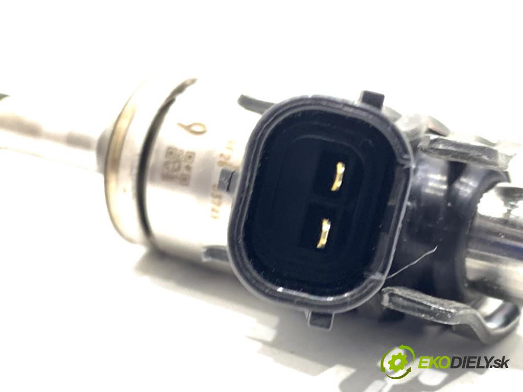 TOYOTA YARIS IV liftback 2022 92 kW 1.5 (MXPA11) 1490 vstrekovač 23250-F2050 (Vstrekovač paliva)