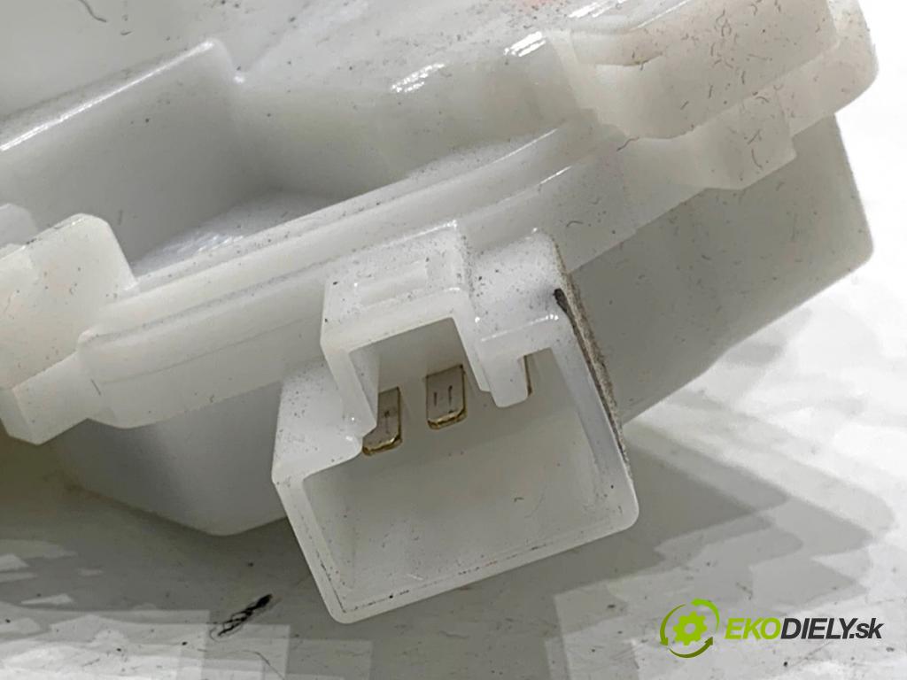 MITSUBISHI ECLIPSE SUV 2019 120 kW 1.5 T-Mivec 1499 zámok dverí zad