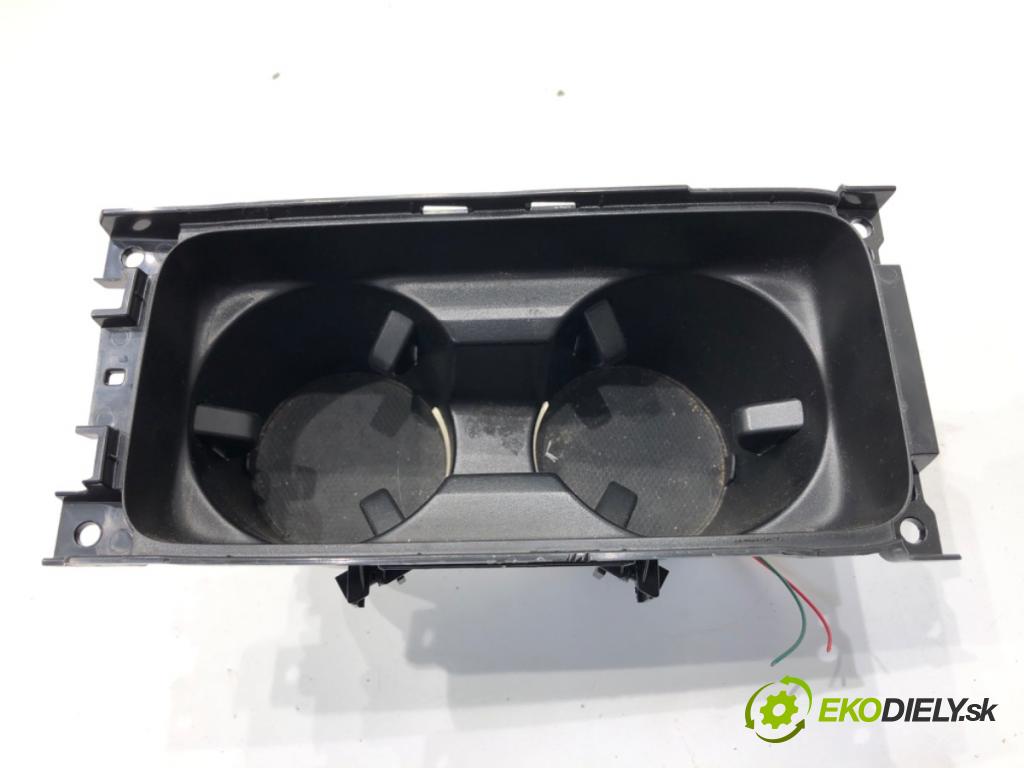 MITSUBISHI ECLIPSE SUV 2019 120 kW 1.5 T-Mivec 1499 držák na nápoje  (Držák nápojů)