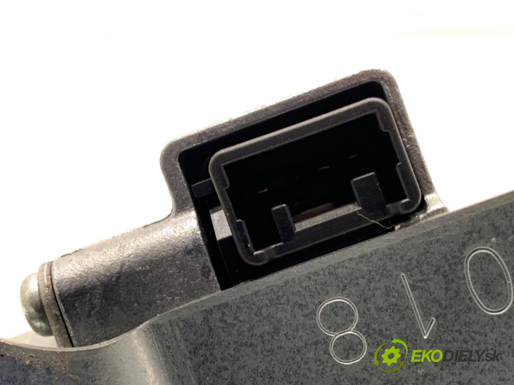 MITSUBISHI ECLIPSE SUV 2019 120 kW 1.5 T-Mivec 1499 Motor stieračov zad