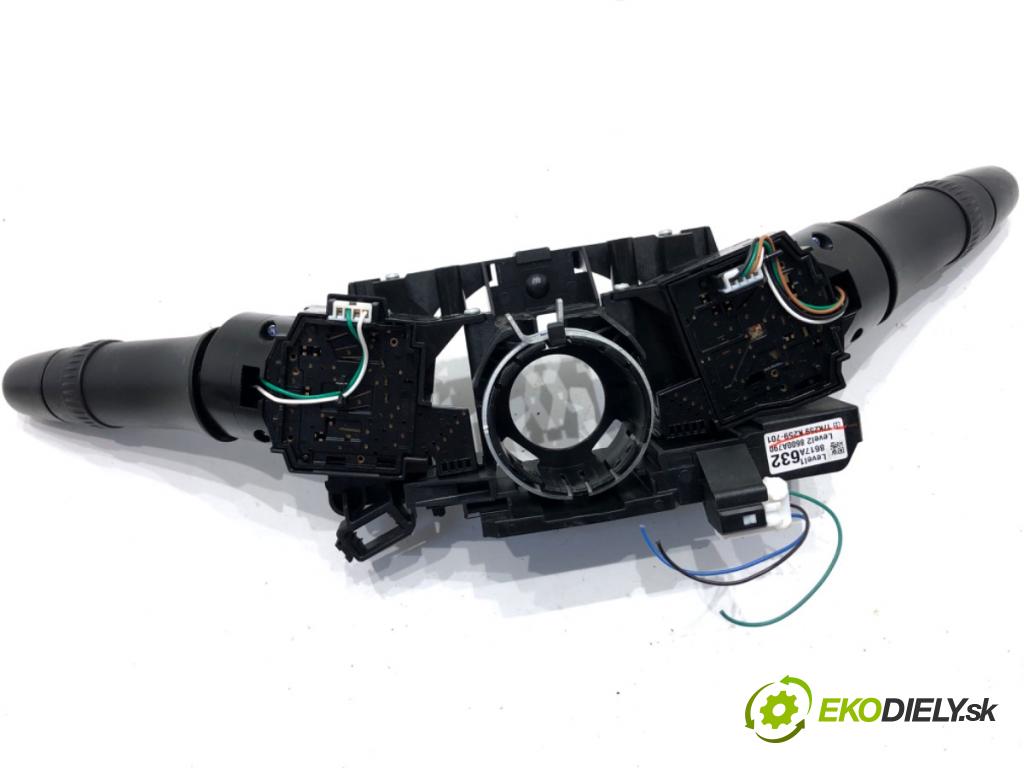 MITSUBISHI ECLIPSE SUV 2019 120 kW 1.5 T-Mivec 1499 Prepínač kombinovaný 8617A632 (Prepínacie páčky pod volantom)