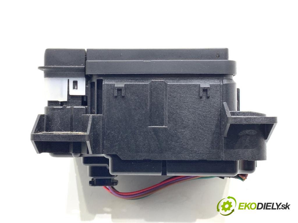 MITSUBISHI ECLIPSE SUV 2019 120 kW 1.5 T-Mivec 1499 Panel ovládania navigácie 8616A049