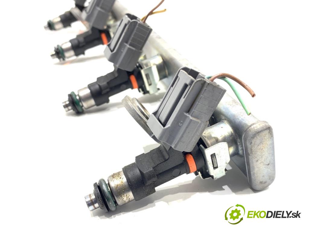 MITSUBISHI ECLIPSE SUV 2019 120 kW 1.5 T-Mivec 1499 Lišta vstrekovacia 1465A500 (Vstrekovacia lišta)