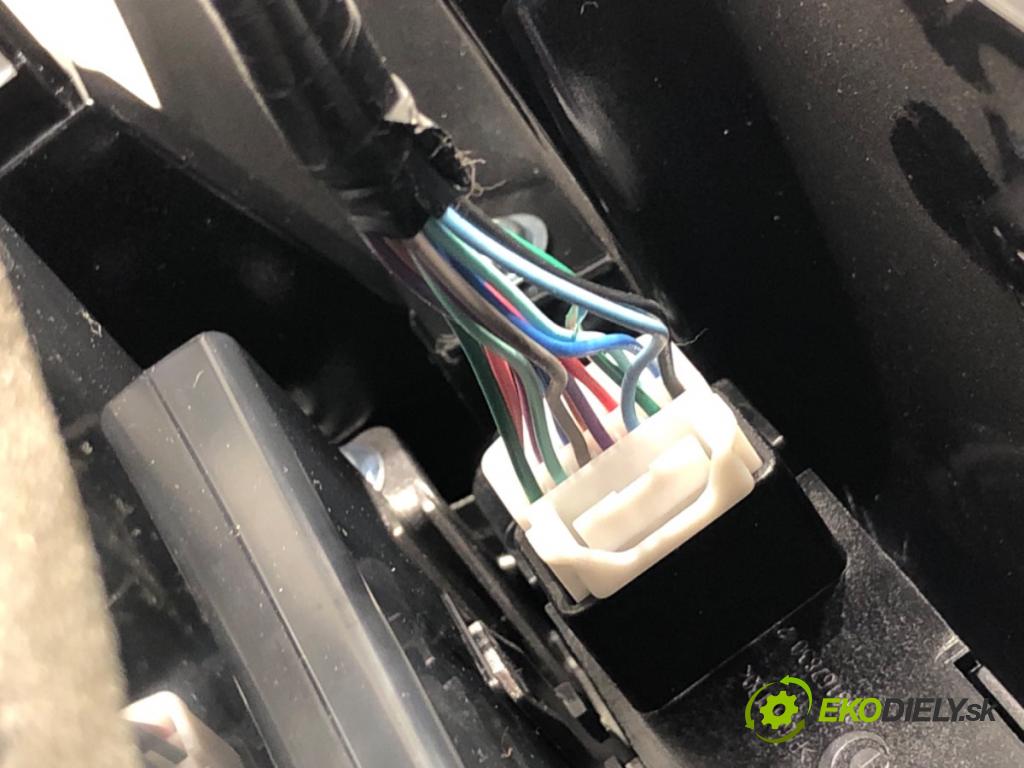 MITSUBISHI ECLIPSE SUV 2019 120 kW 1.5 T-Mivec 1499 Mriežky kúrenia predný stredna