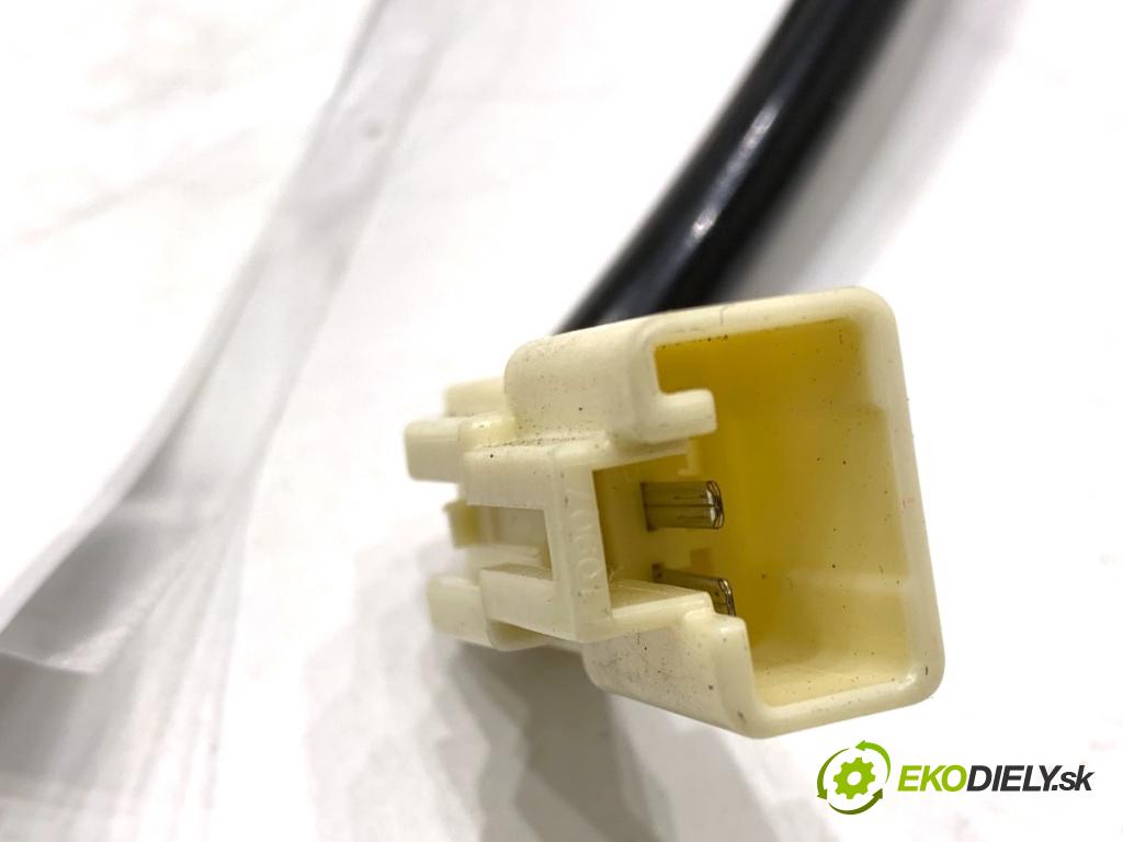 MITSUBISHI ECLIPSE SUV 2019 120 kW 1.5 T-Mivec 1499 Kľučka dverí zad