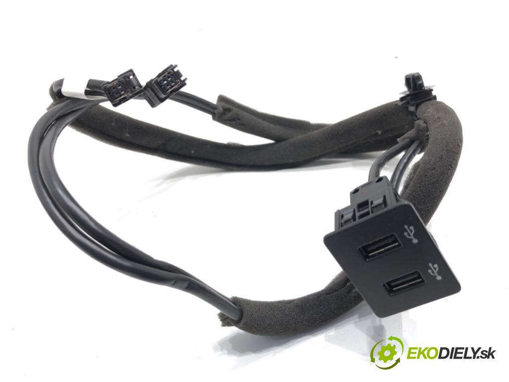 MITSUBISHI ECLIPSE SUV 2019 120 kW 1.5 T-Mivec 1499 HNÍZDO: USB 