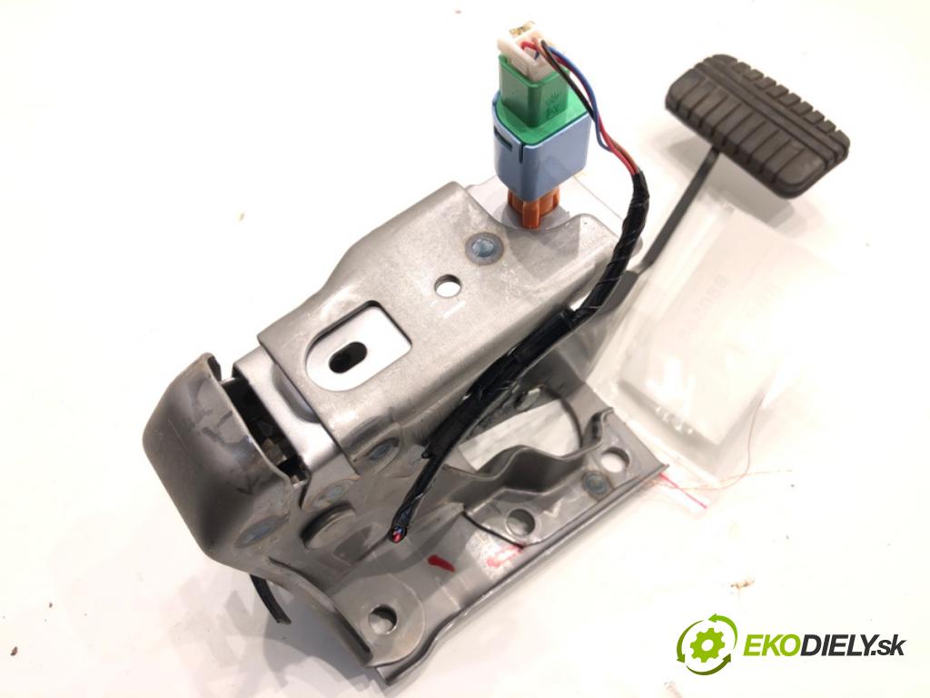 MITSUBISHI ECLIPSE SUV 2019 120 kW 1.5 T-Mivec 1499 pedal brzdy