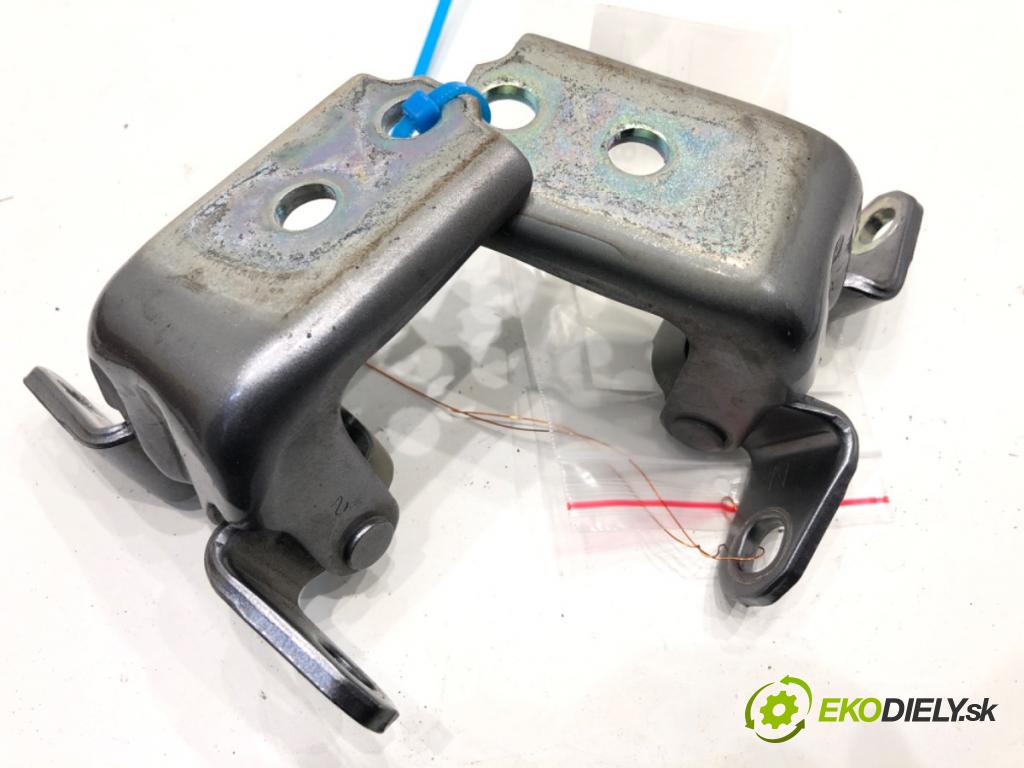 MITSUBISHI ECLIPSE SUV 2019 120 kW 1.5 T-Mivec 1499 závesky Dvere predný pravé