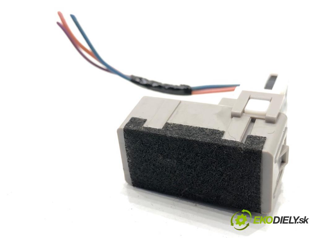 MITSUBISHI ECLIPSE SUV 2019 120 kW 1.5 T-Mivec 1499 MIKROFON: BLUETOOTH 