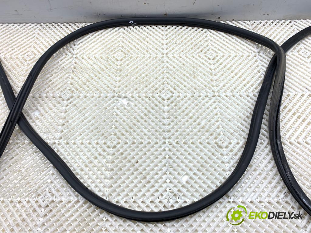 MERCEDES-BENZ eSPRINTER Skrzynia Skrzynia 2022 85 kW Electric (910.633)  tesnenie Dvere STRANA: posúvne