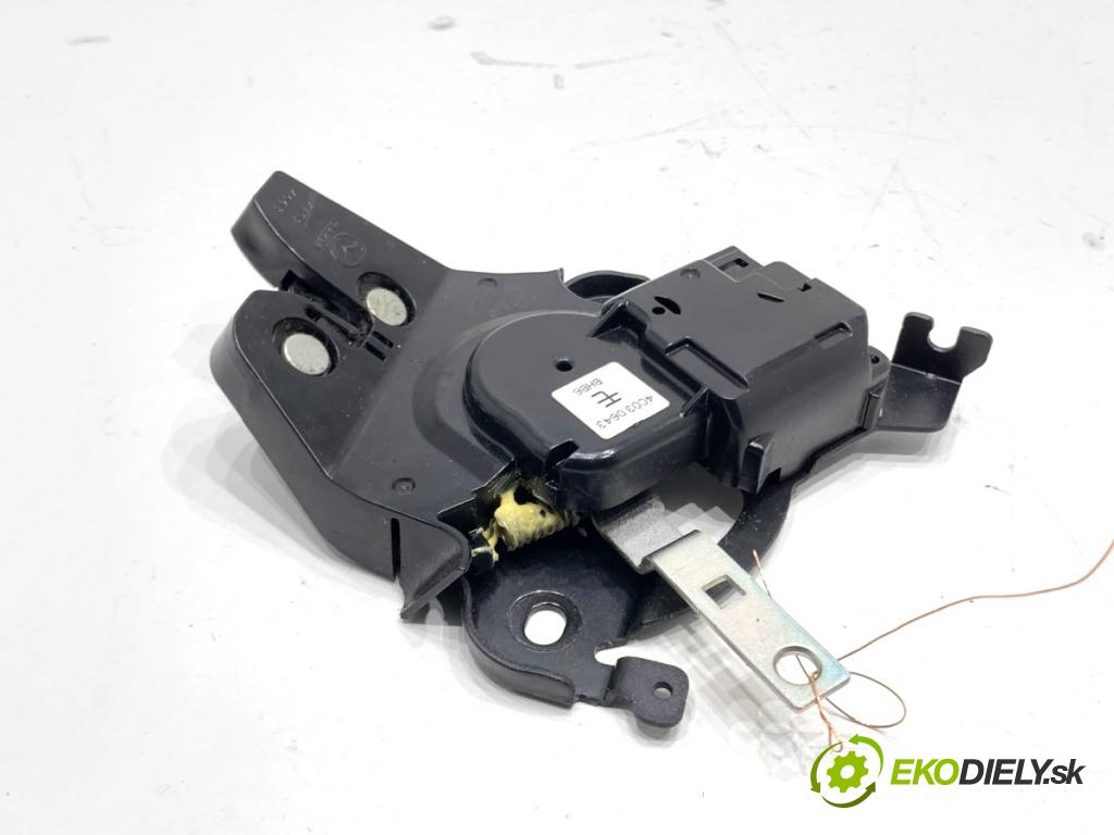 MAZDA 3 BM liftback 2014 88 kW 2.0 1998 zámok dveří zadní část 