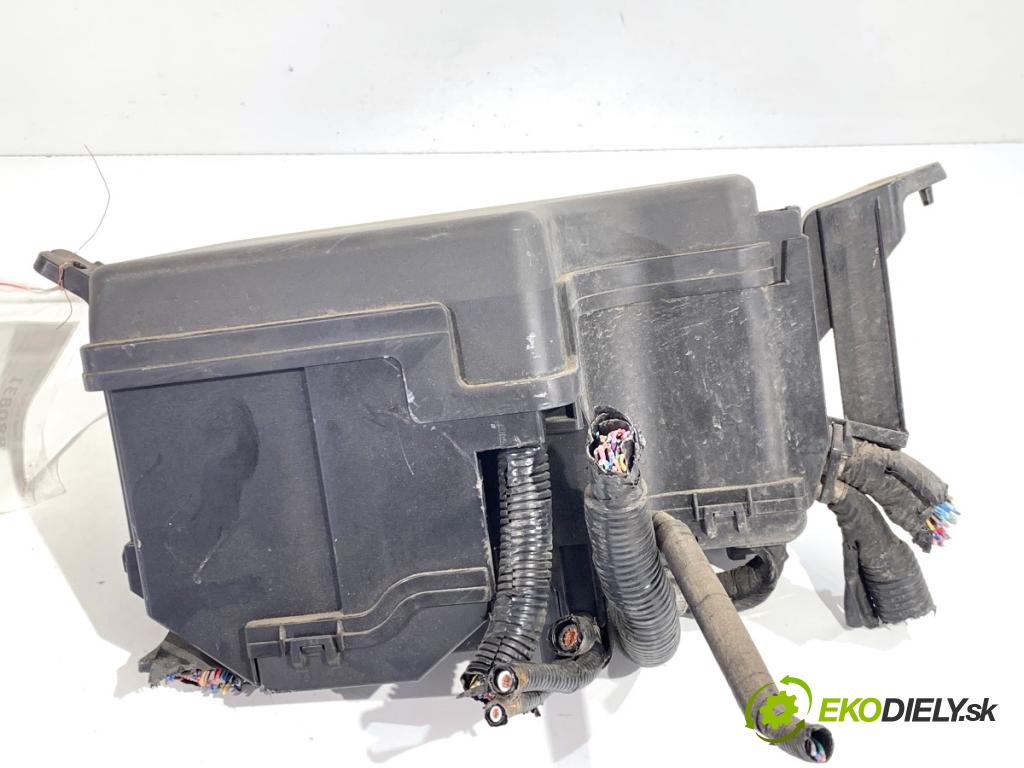 MAZDA 3 BM liftback 2014 88 kW 2.0 1998 Skrinka poistková KD45-675X0C (Poistková skrinka)