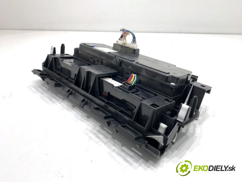 MAZDA 3 BM liftback 2014 88 kW 2.0 1998 Panel ovládania kúrenia BHT161190B (Prepínacie páčky pod volantom)