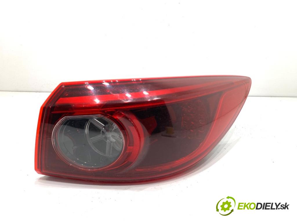 MAZDA 3 BM liftback 2014 88 kW 2.0 1998 Svetlo pravy zad 
