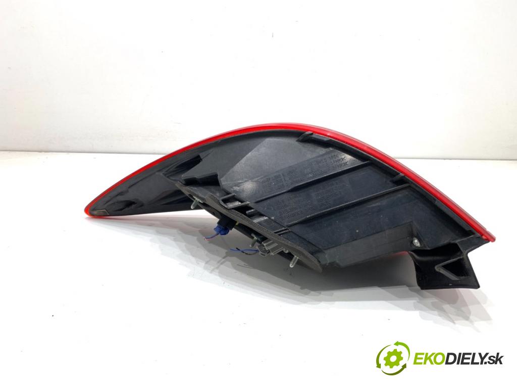 MAZDA 3 BM liftback 2014 88 kW 2.0 1998 Svetlo ľavy zad