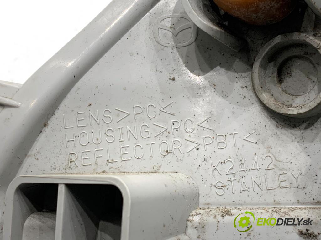 MAZDA 3 BM liftback 2014 88 kW 2.0 1998 směrovka levý přední část  (Klika dveří ostatní)