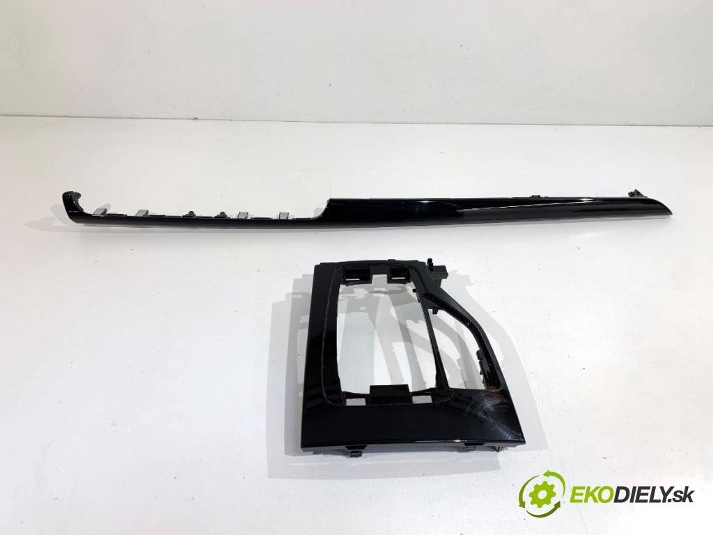 MAZDA 3 BM liftback 2014 88 kW 2.0 1998 lišty kryt BHN155256 (Lišta)