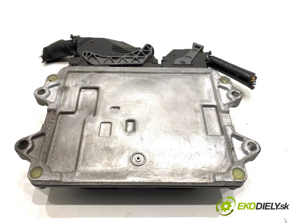 MAZDA 3 BM liftback 2014 88 kW 2.0 1998 riadiaca jednotka Motor P50218881A (Riadiaca jednotka)