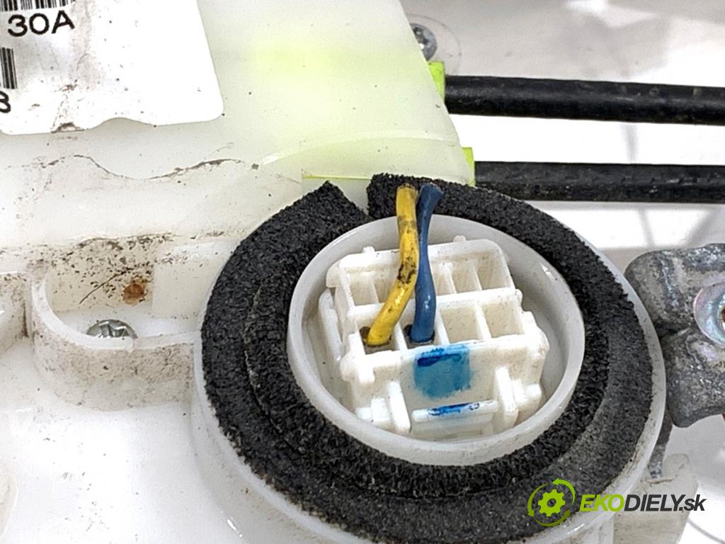 HONDA CIVIC VIII liftback 2009 73 kW 1.4 (FK1, FN4) 1339 zámok Dvere pravy predný 72111-SMG-G1