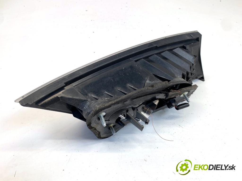 HONDA CIVIC VIII liftback 2009 73 kW 1.4 (FK1, FN4) 1339 Svetlo zad pravá vnútorná  (Kľučka dverí ostatné)
