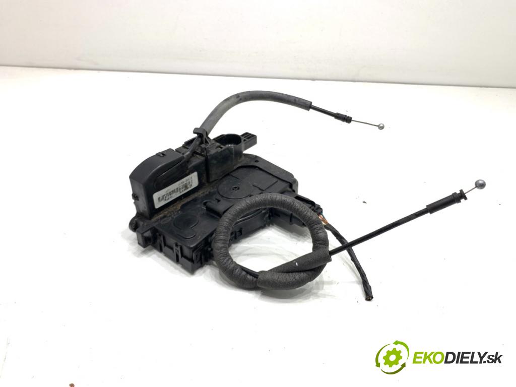 KIA SPORTAGE III SUV 2011 85 kW 1.7 CRDi 1685 zámok Dvere pravy predný