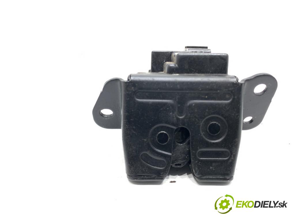 KIA SPORTAGE III SUV 2011 85 kW 1.7 CRDi 1685 zámok dverí zad 