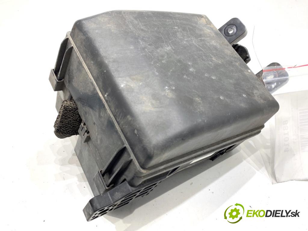 KIA SPORTAGE III SUV 2011 85 kW 1.7 CRDi 1685 skříňka poistková 91451-3U241 (Pojistková skříňka)