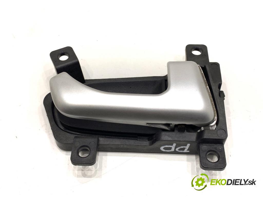 KIA SPORTAGE III SUV 2011 85 kW 1.7 CRDi 1685 Kľučka vnútorná pravy predný 82620-3U000