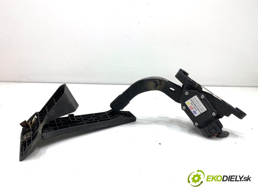 KIA SPORTAGE III SUV 2011 85 kW 1.7 CRDi 1685 Potenciometer plynu 327002S000 (Potenciometer plynového pedálu)