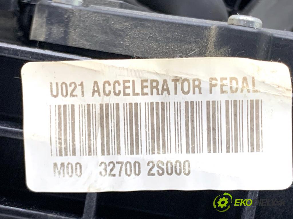 KIA SPORTAGE III SUV 2011 85 kW 1.7 CRDi 1685 Potenciometer plynu 327002S000 (Potenciometer plynového pedálu)