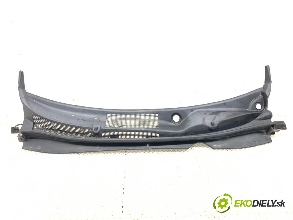 KIA SPORTAGE III SUV 2011 85 kW 1.7 CRDi 1685 Torpédo, plast pod čelné okno 86151-3U000 (Torpédo (plast pod čelným sklom))