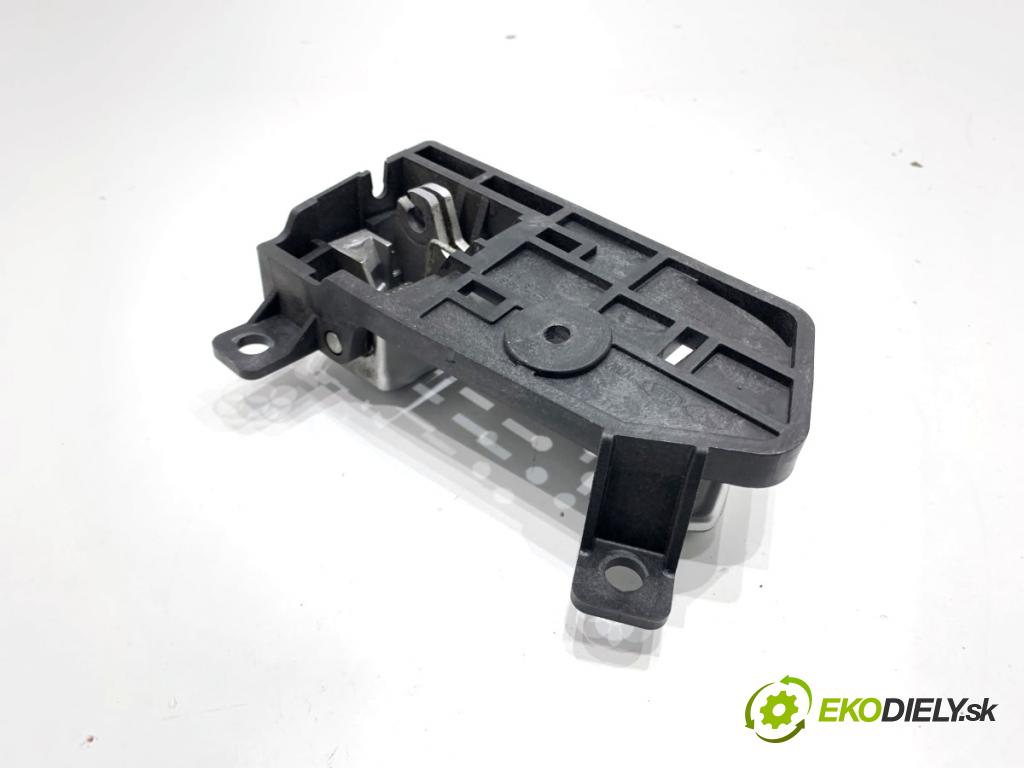 KIA SPORTAGE III SUV 2011 85 kW 1.7 CRDi 1685 Kľučka vnútorná ľavy predný 82610-3U000