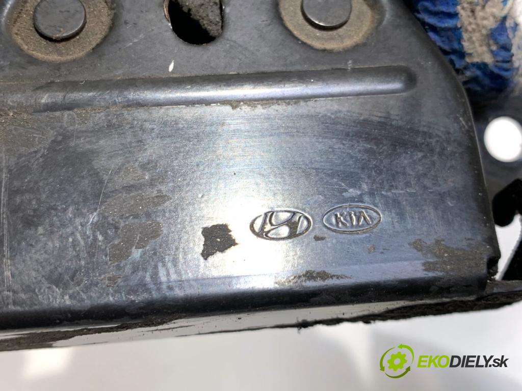 KIA SPORTAGE III SUV 2011 85 kW 1.7 CRDi 1685 zámok kapoty přední část