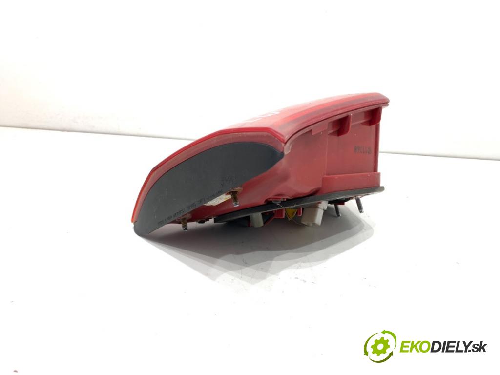 KIA SPORTAGE III SUV 2011 85 kW 1.7 CRDi 1685 Svetlo zad ľavá strana vnútorná  (Kľučka dverí ostatné)