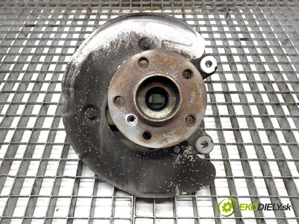 BMW F48 SUV 2017 110 kW sDrive 18 d 1995 náboj pravý přední část 6876646