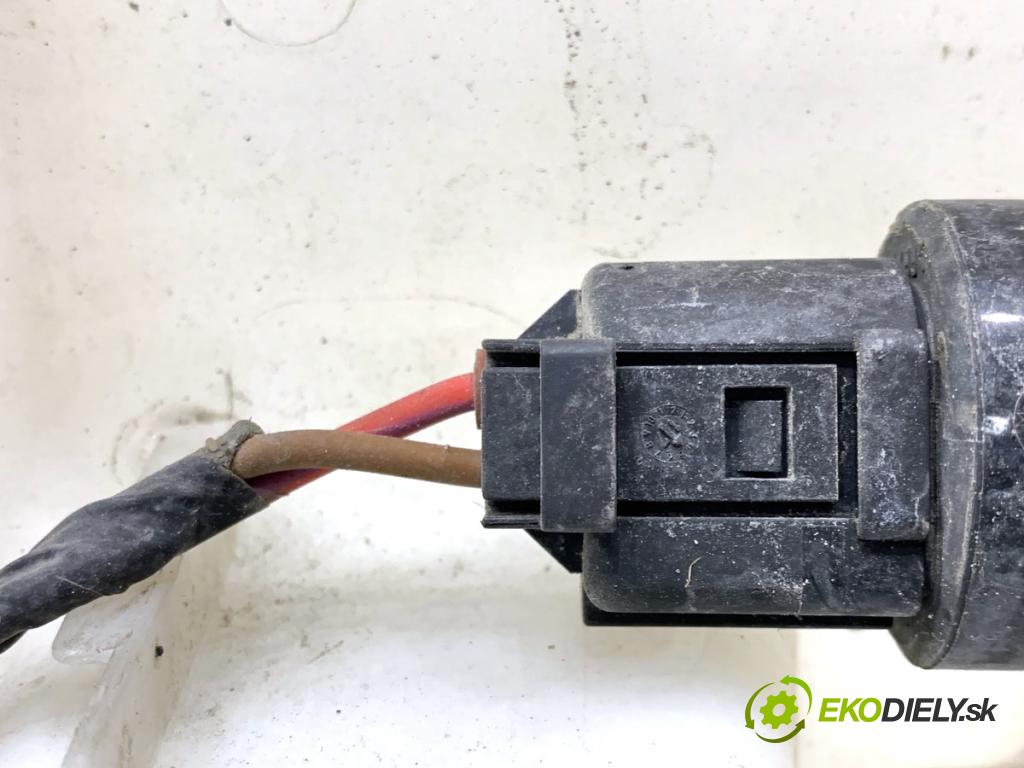 BMW F48 SUV 2017 110 kW sDrive 18 d 1995 Nádržka ostrekovačov 7369649