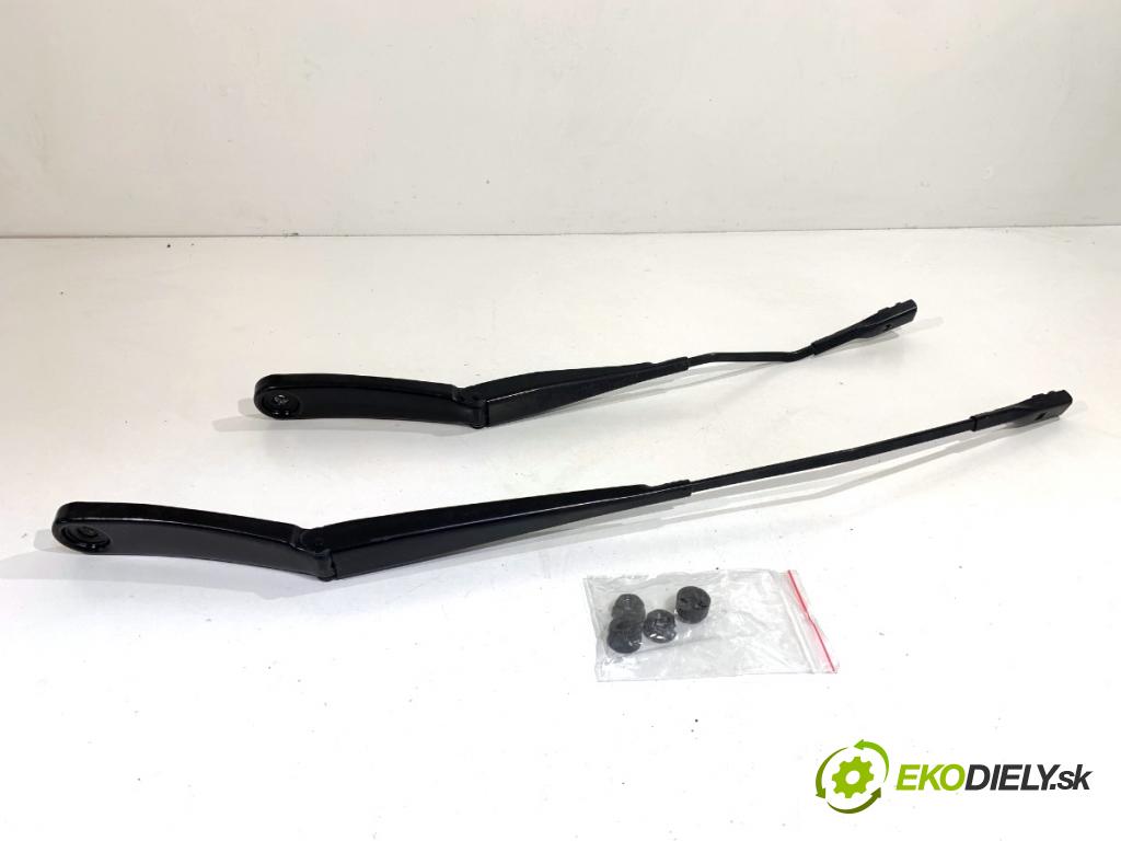 BMW F48 SUV 2017 110 kW sDrive 18 d 1995 ramena stěrače přední část 